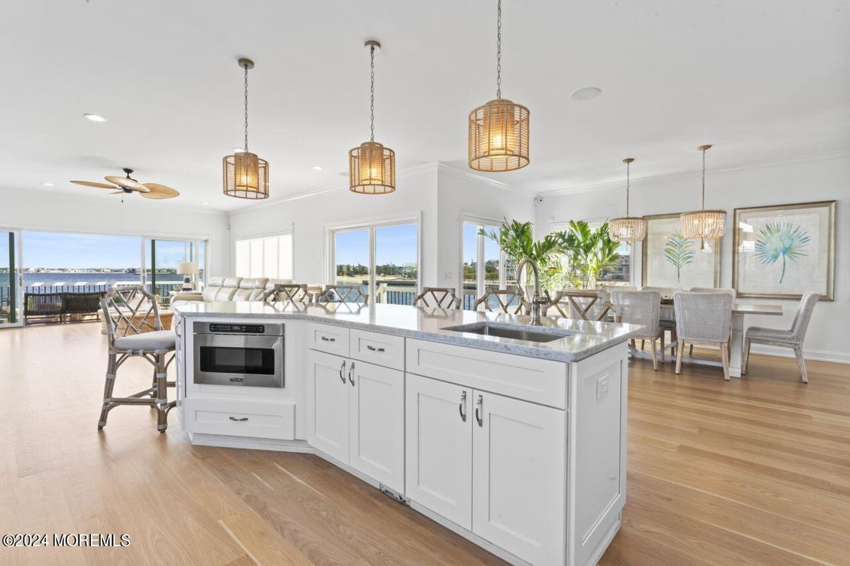 Dining room, Interior, Kitchen, Pendant Lights, Recessed Lighting, Wood Texture Flooring