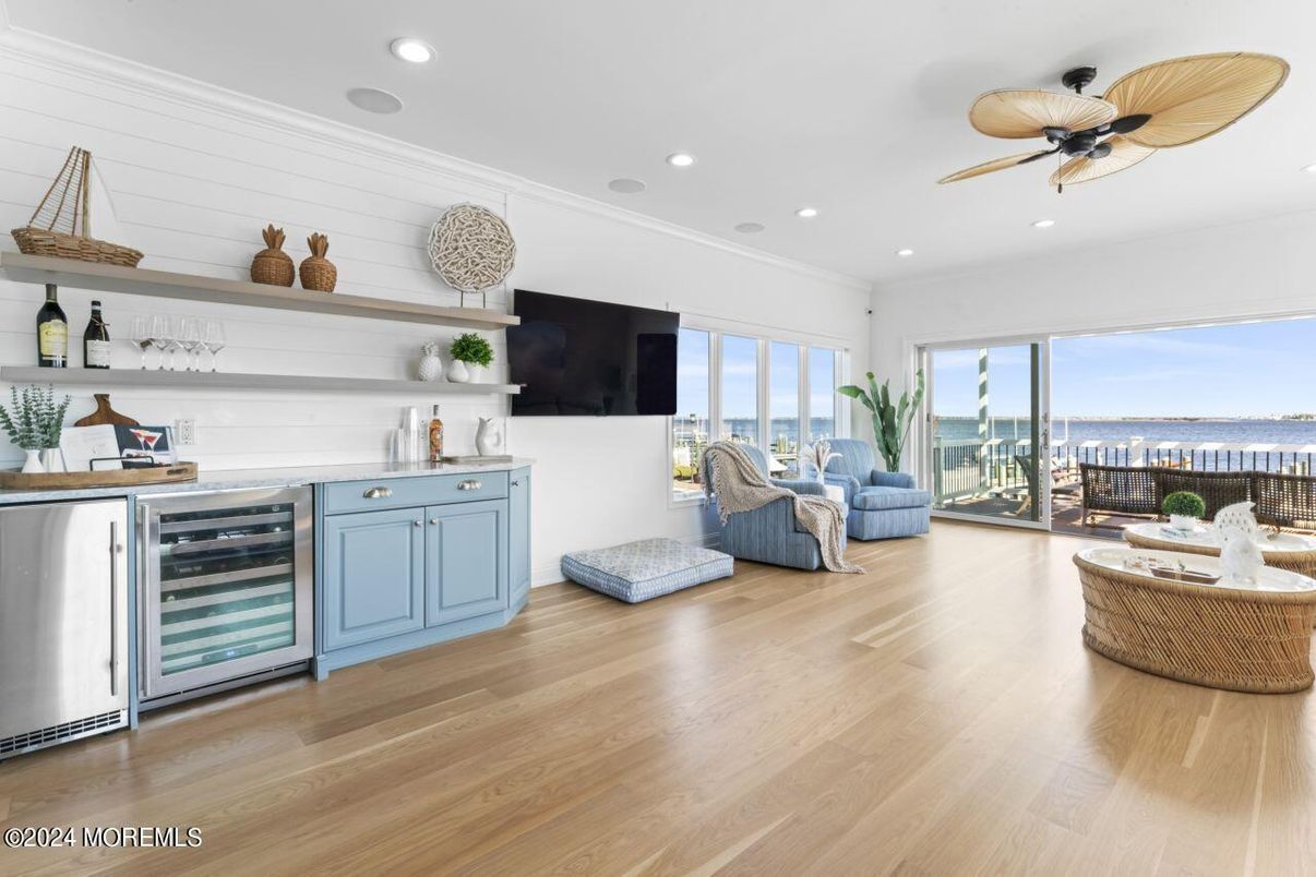 Interior, Kitchen, Recessed Lighting, Water, Wood Texture Flooring
