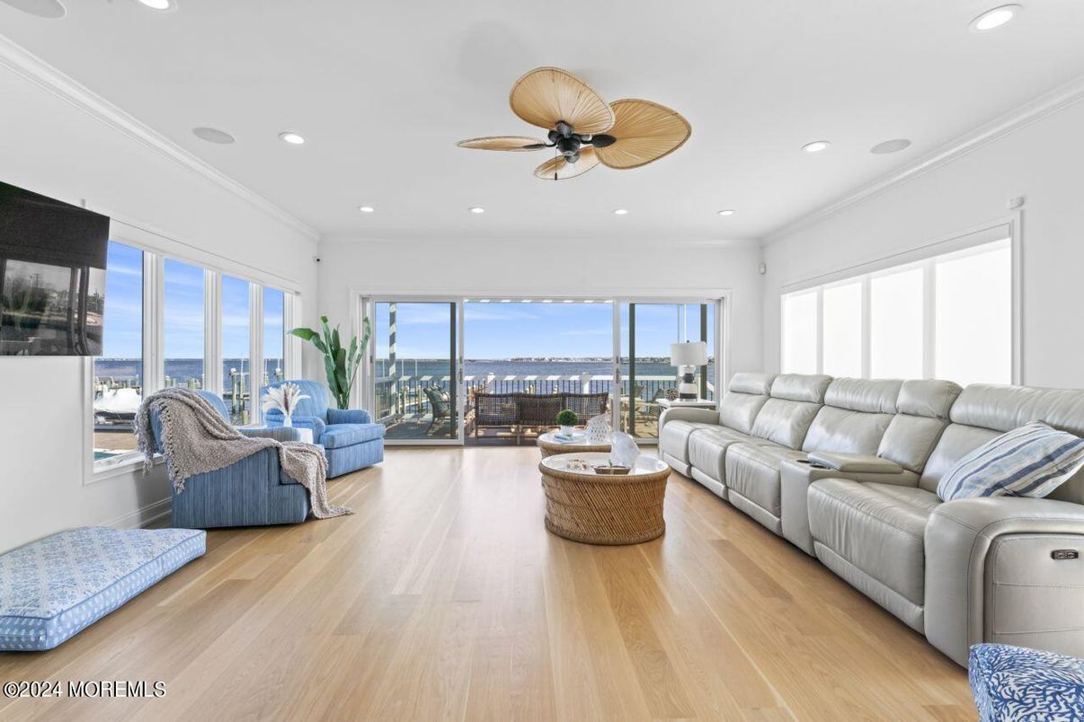 Interior, Living room, Recessed Lighting, Water, Wood Texture Flooring
