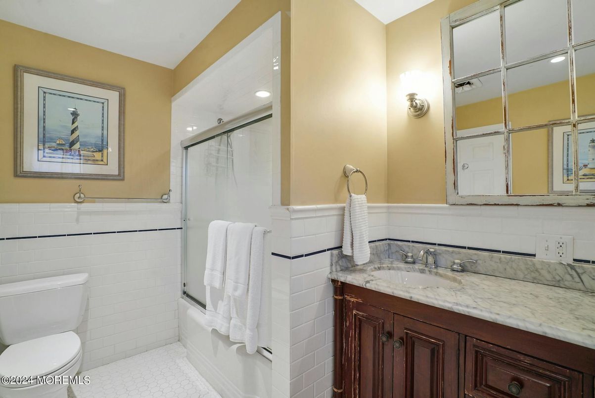 Bathroom, Interior, Recessed Lighting