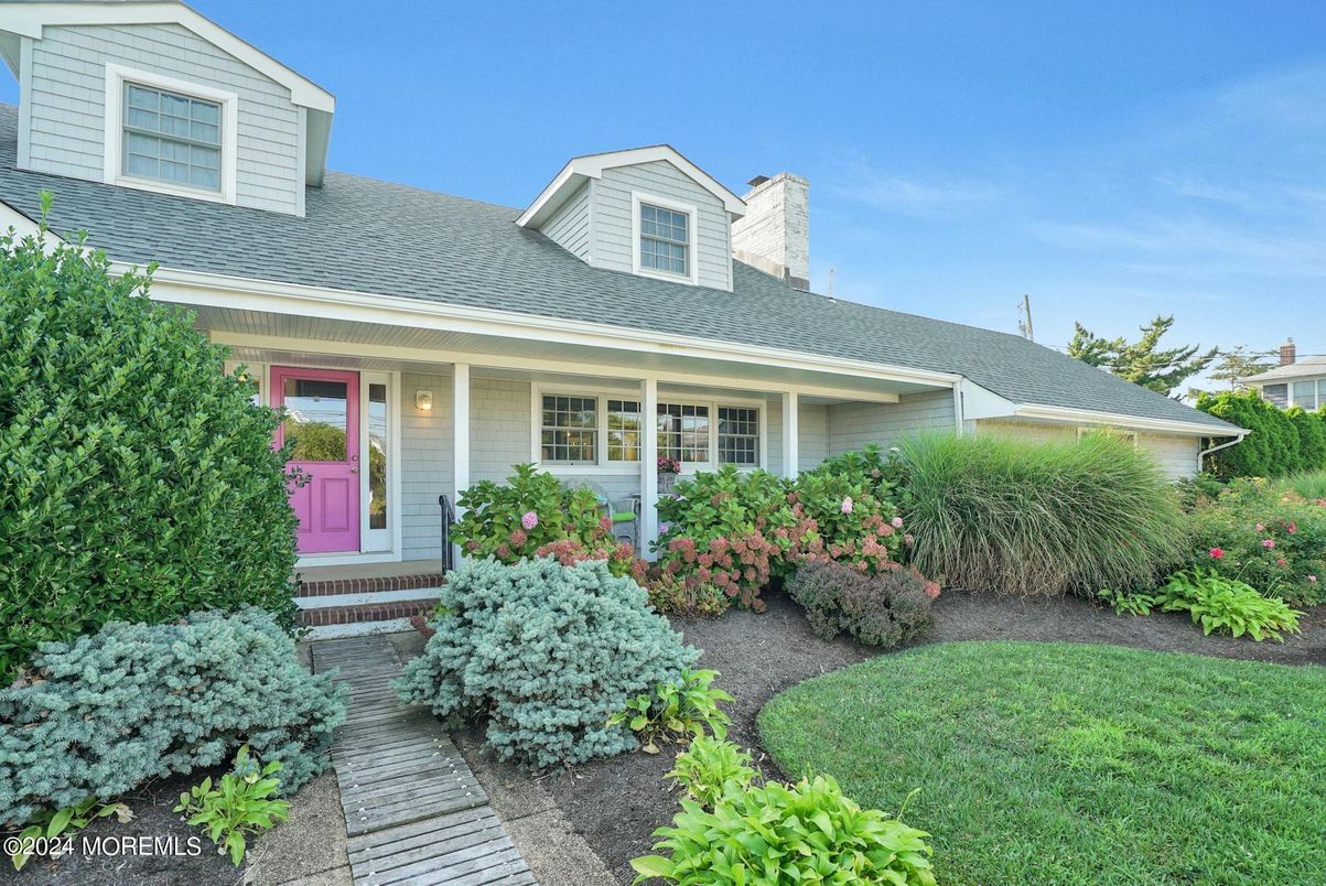 Exterior, Facade, Cape Cod