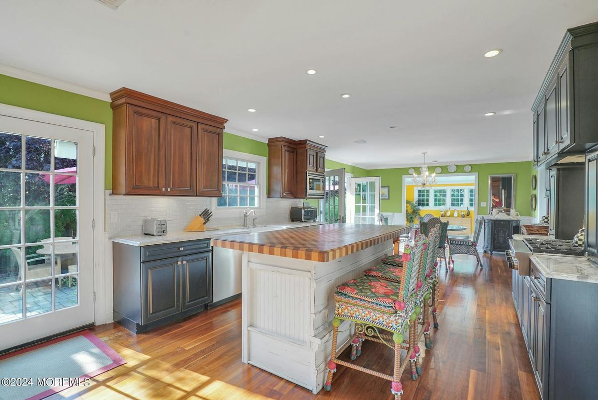 Chandelier, Dining room, Interior, Kitchen, Living room, Recessed Lighting, Wood Texture Flooring