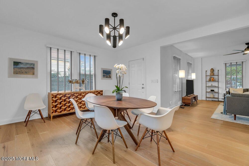 Chandelier, Dining room, Interior, Living room, Pendant Lights, Wood Texture Flooring
