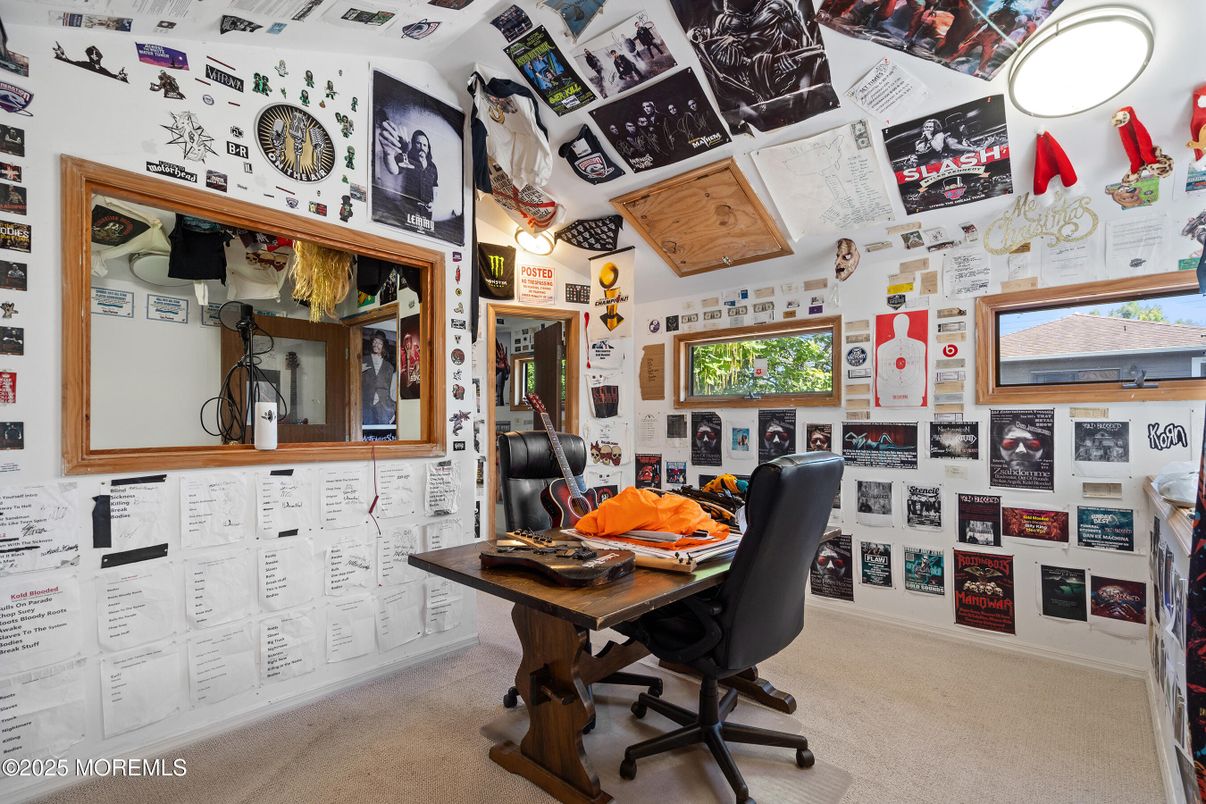 Home Office, Interior