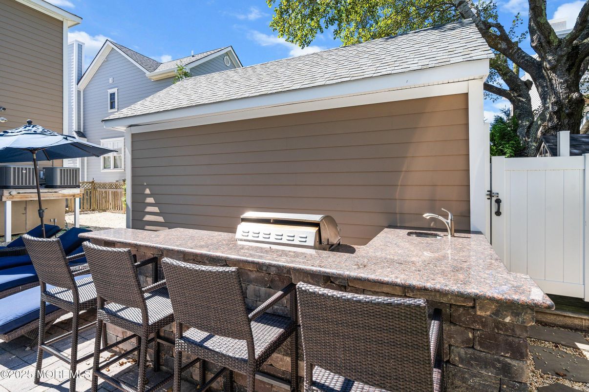 Exterior, Outdoor Kitchen