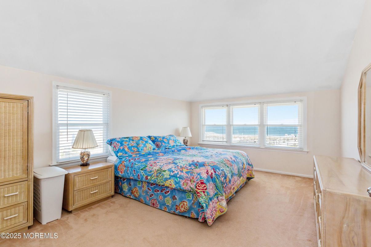 Bedroom, Interior, Water