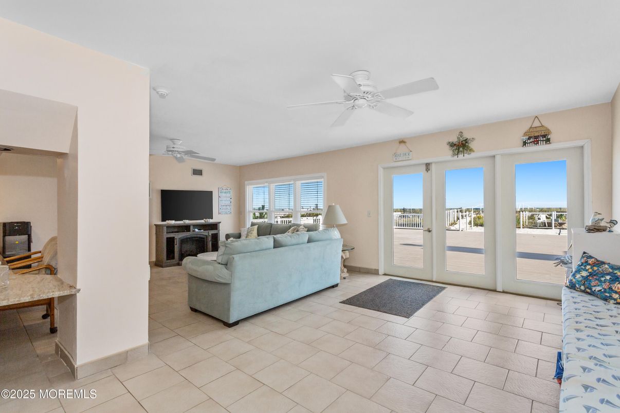 Interior, Living room, Water