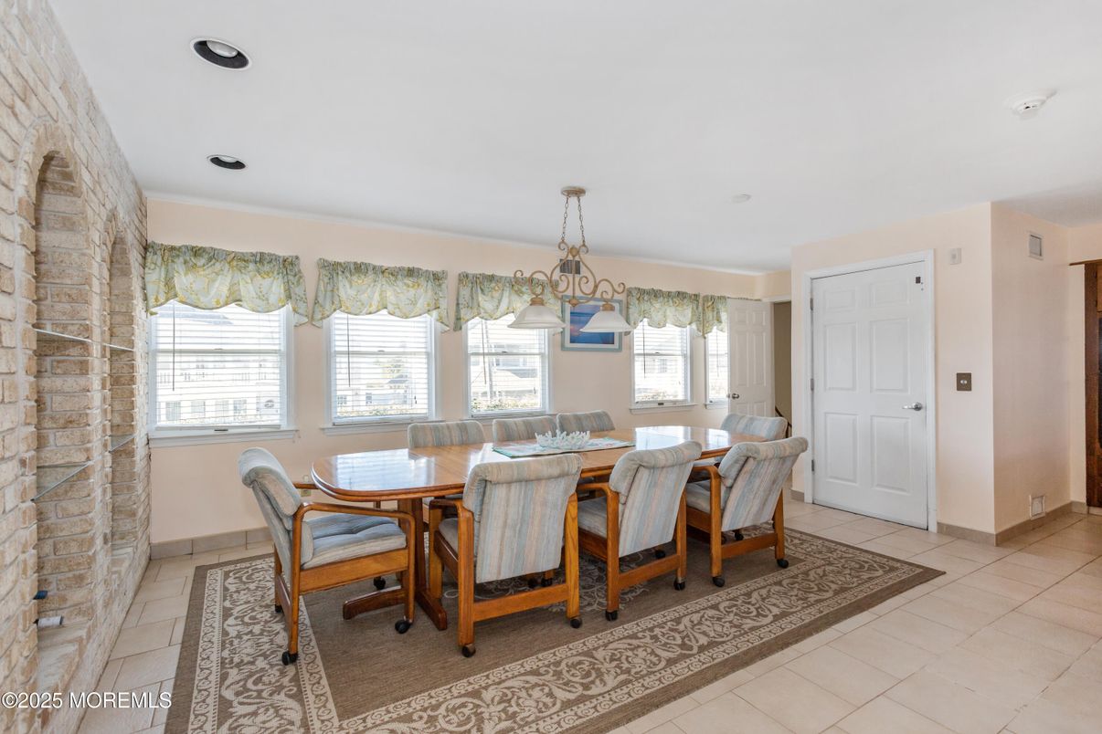 Dining room, Interior, Pendant Lights, Recessed Lighting