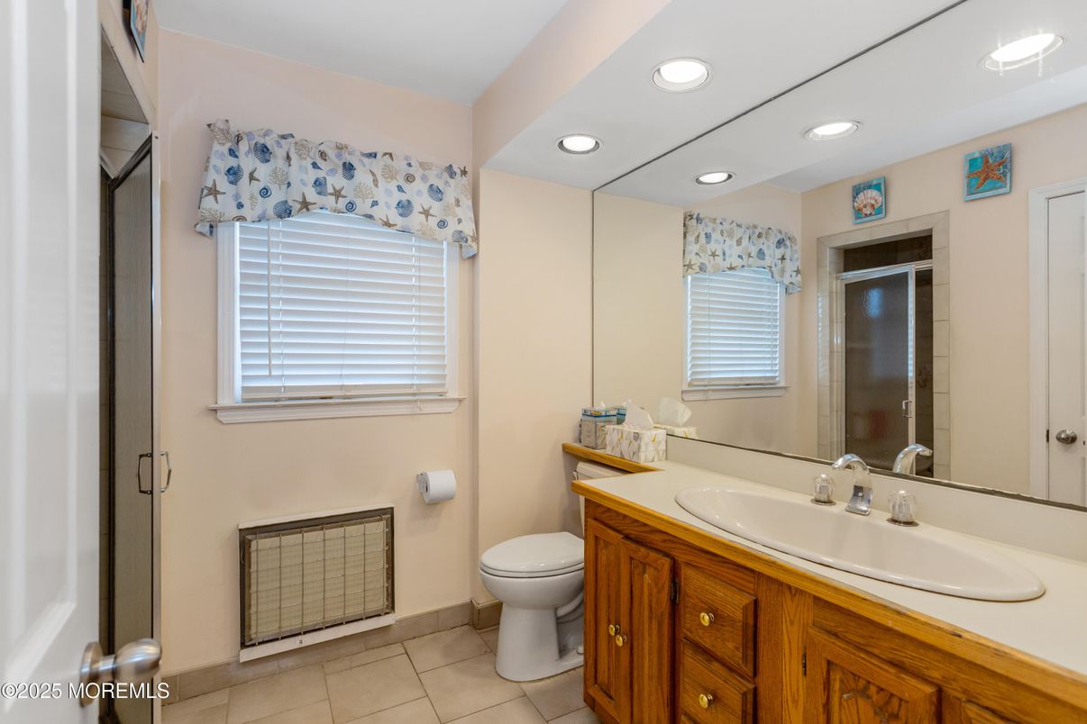 Bathroom, Dual Sink Vanities, Interior, Recessed Lighting