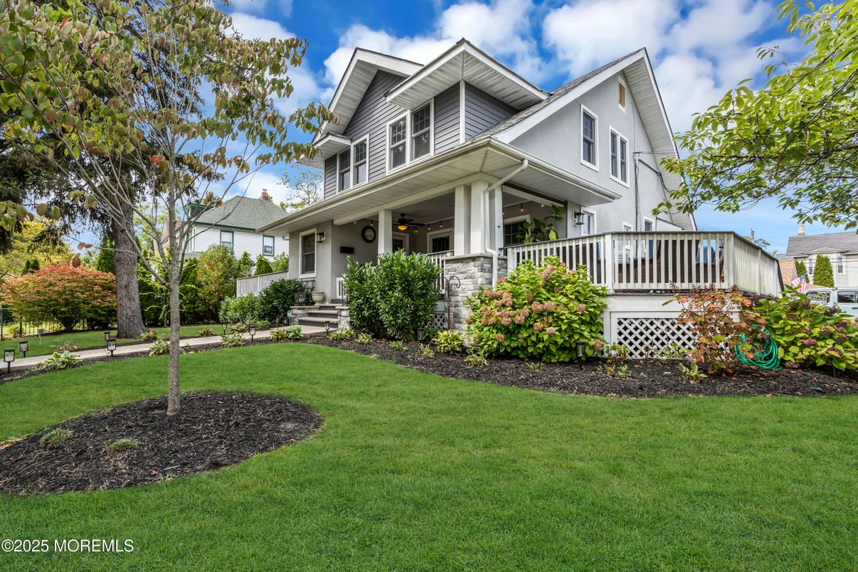 Exterior, Facade, Queen Anne Victorian