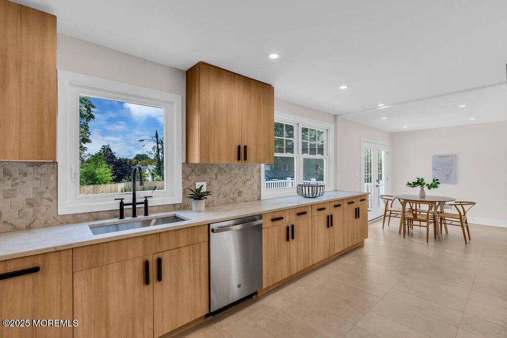Dining room, Interior, Kitchen, Recessed Lighting, Stainless Steel Appliances