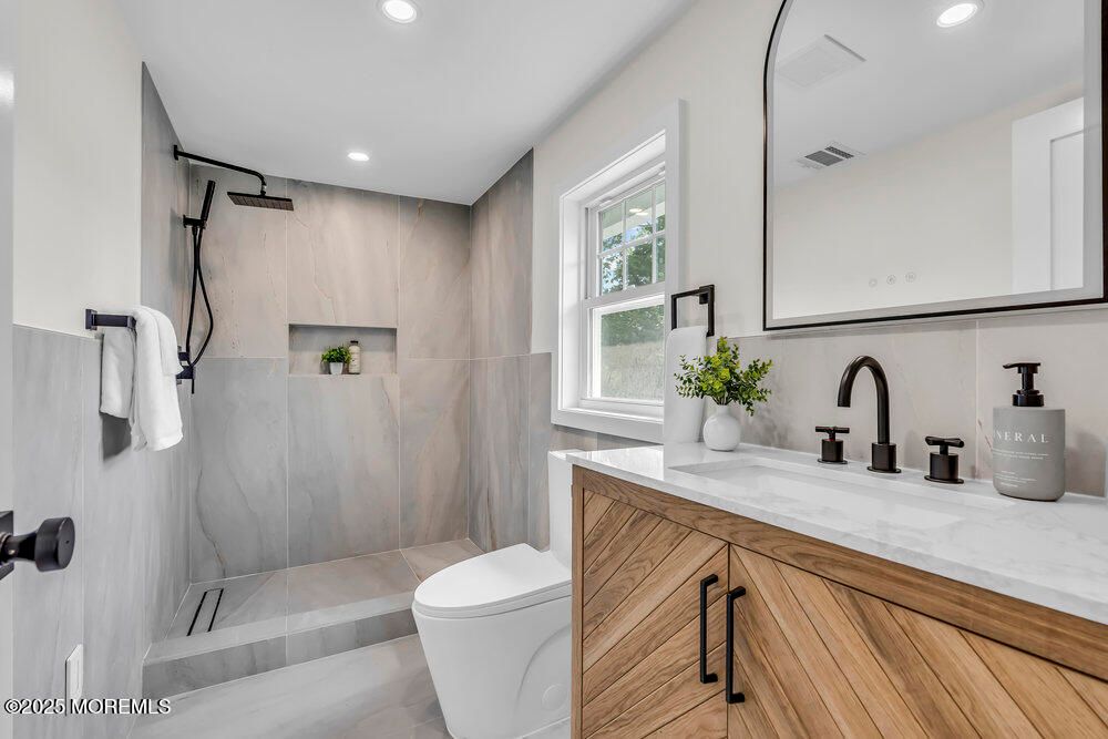 Bathroom, Interior, Recessed Lighting