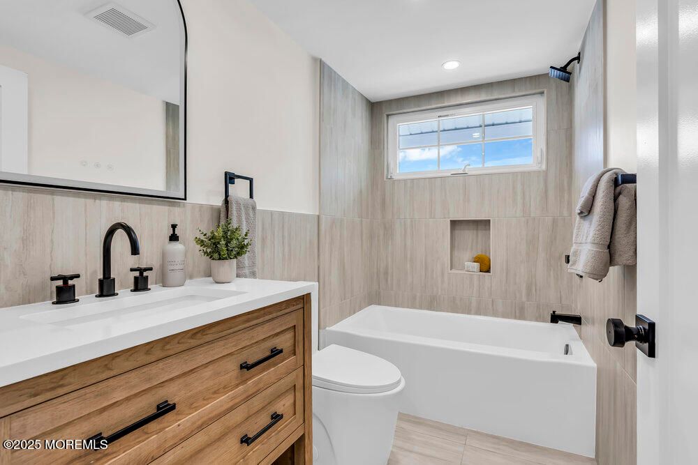 Bathroom, Interior, Recessed Lighting