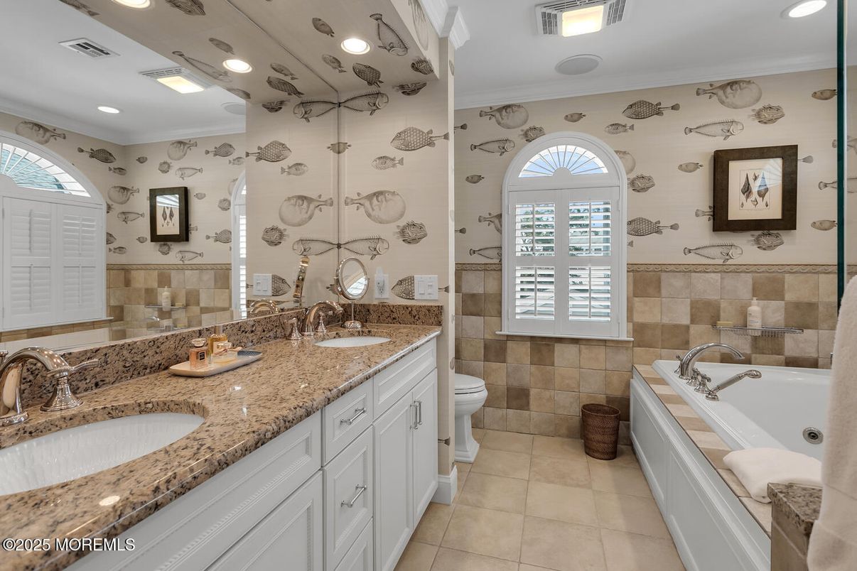 Bathroom, Dual Sink Vanities, Interior, Recessed Lighting