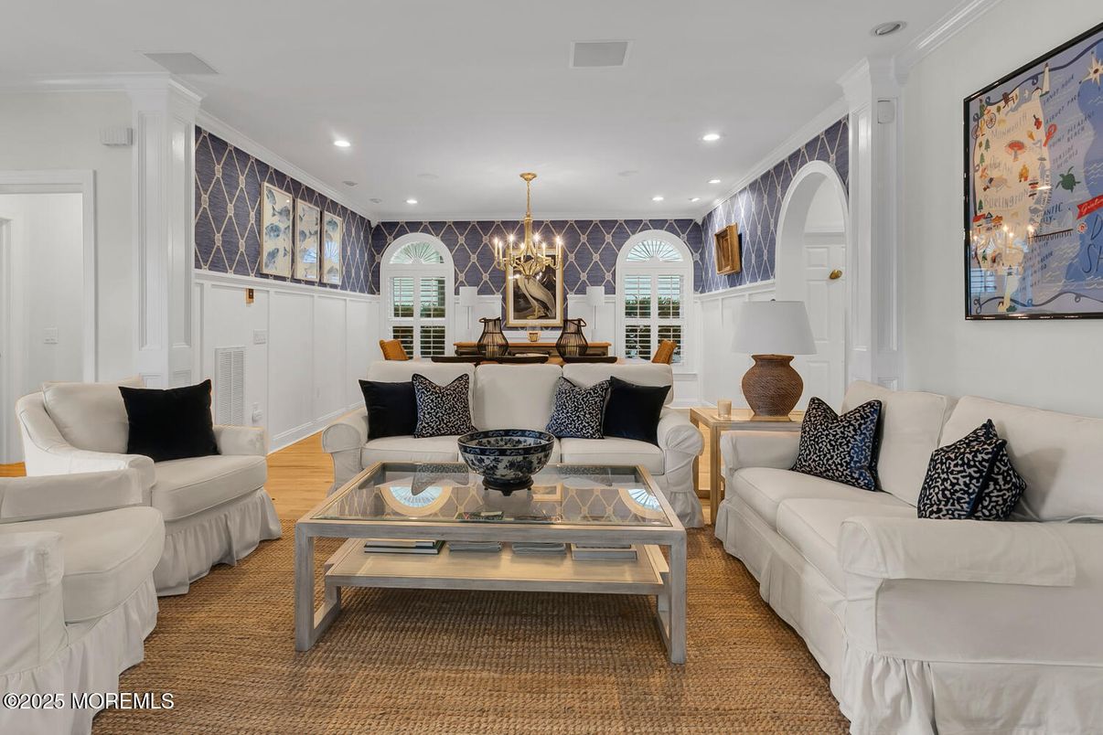 Chandelier, Dining room, Interior, Living room, Recessed Lighting, Wood Texture Flooring