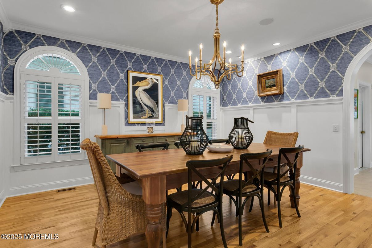 Chandelier, Dining room, Interior, Recessed Lighting, Wood Texture Flooring