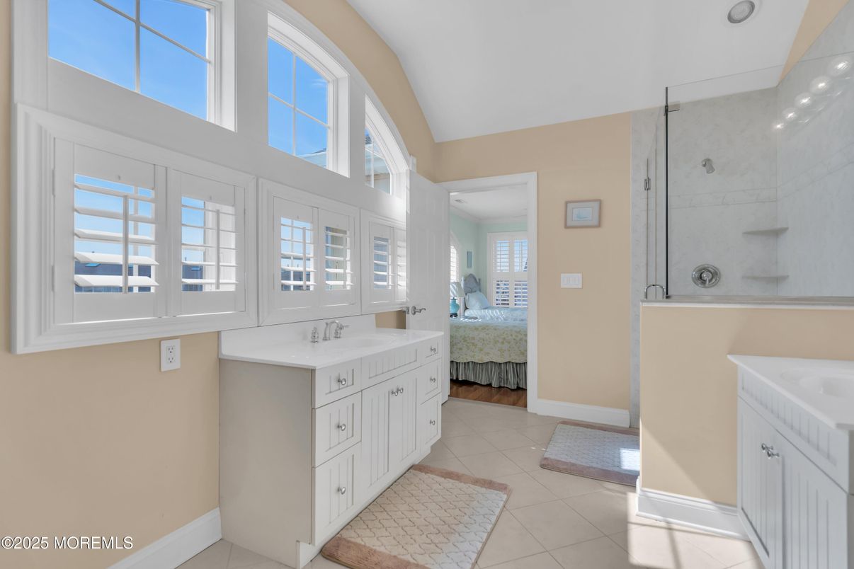 Bathroom, Bedroom, Dual Sink Vanities, Interior