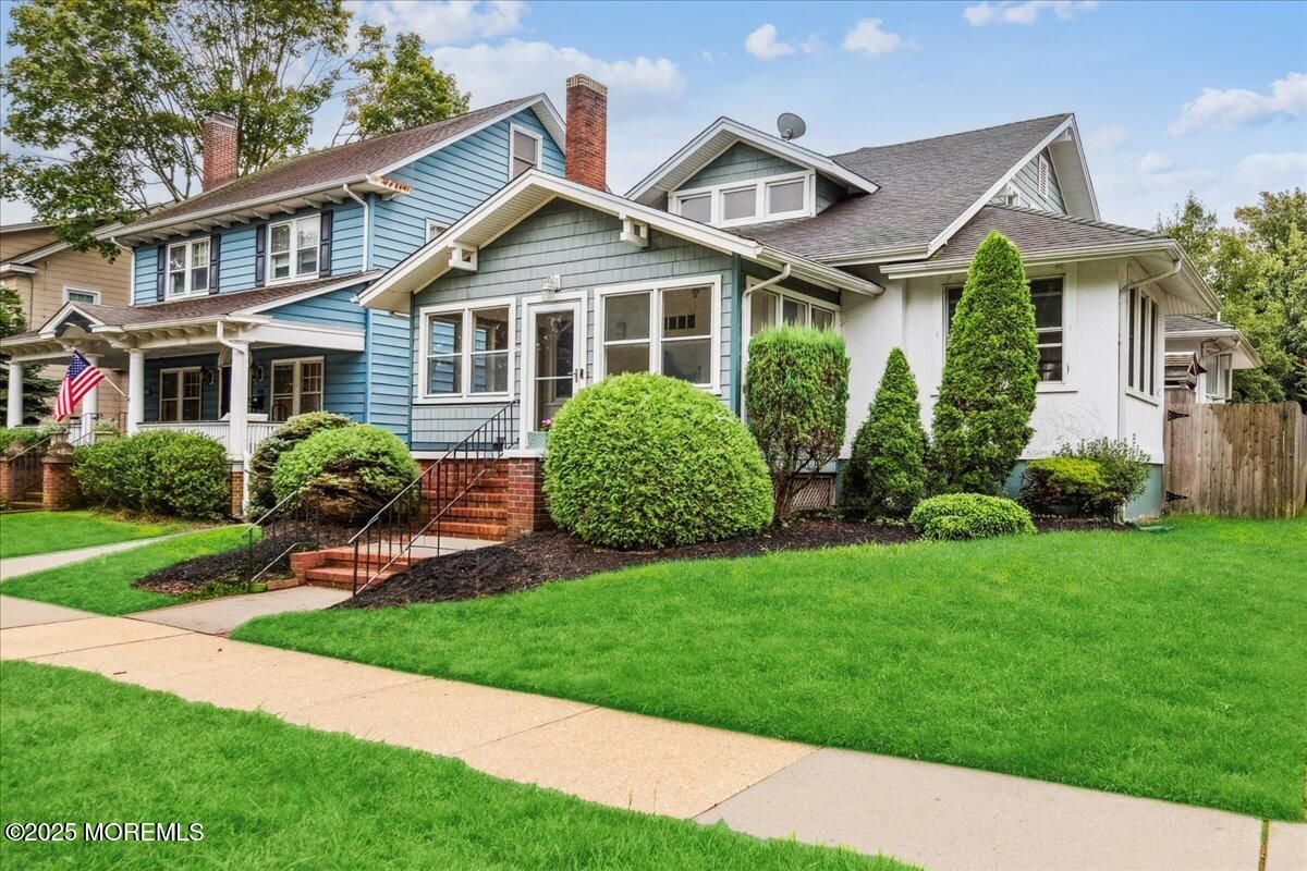 Exterior, Facade, Queen Anne Victorian