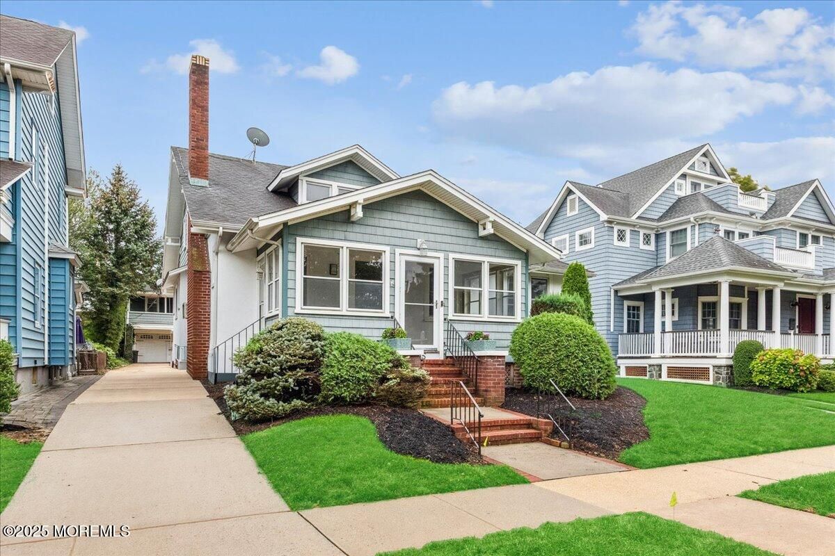 Exterior, Facade, Queen Anne Victorian