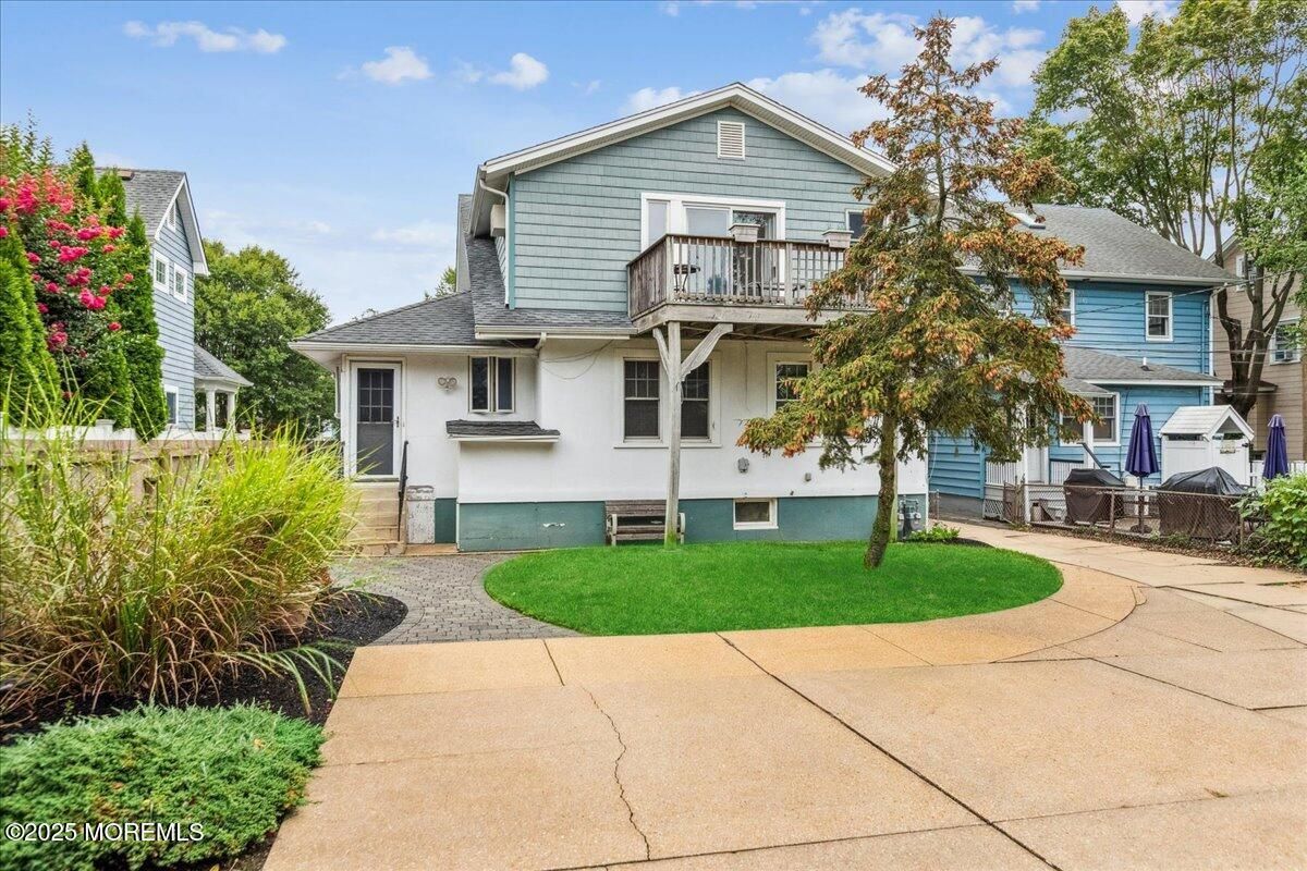 Exterior, Facade, Queen Anne Victorian