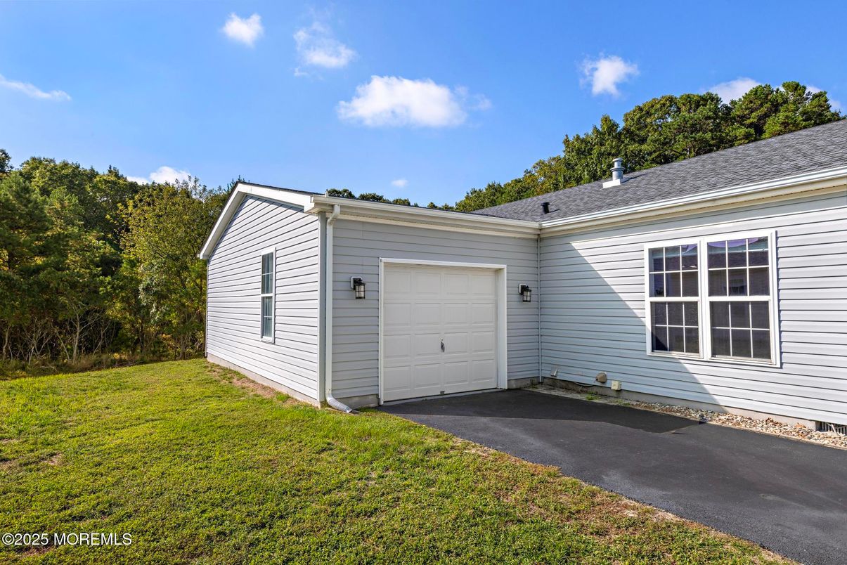 Backyard, Detached Garage, Exterior