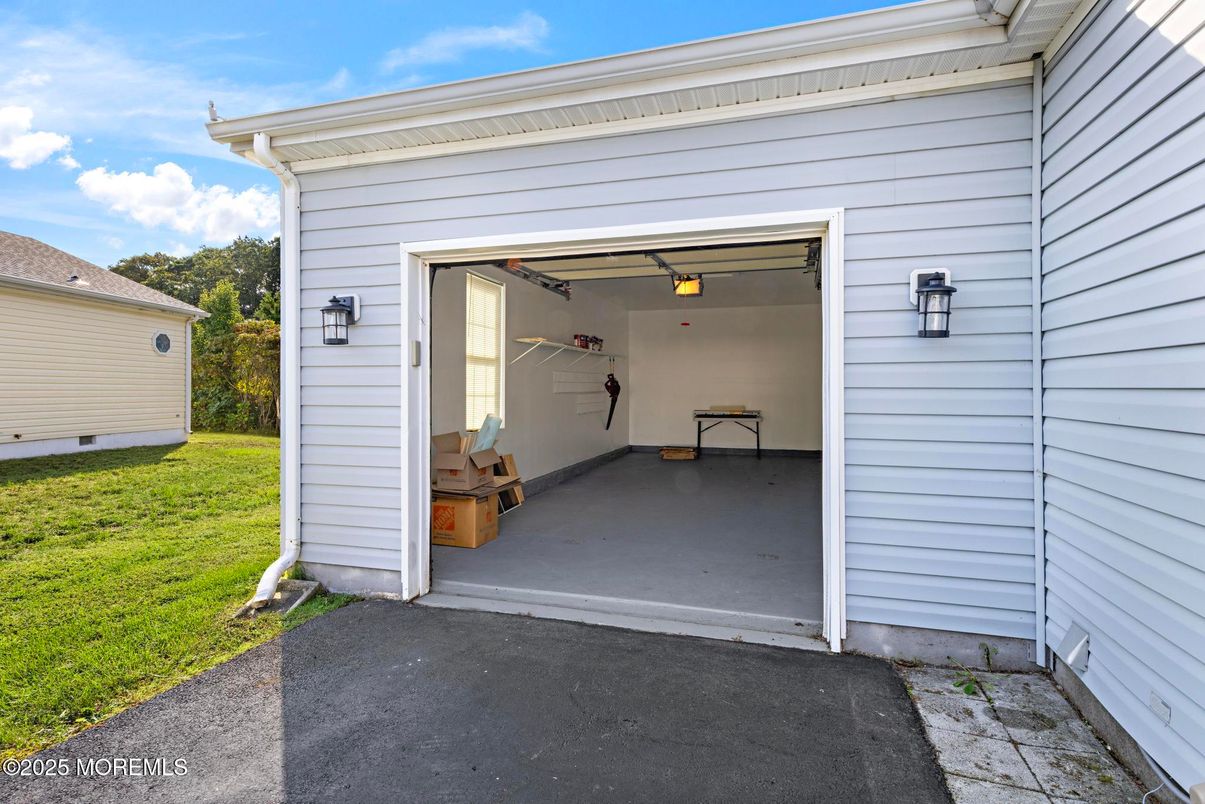 Detached Garage, Exterior