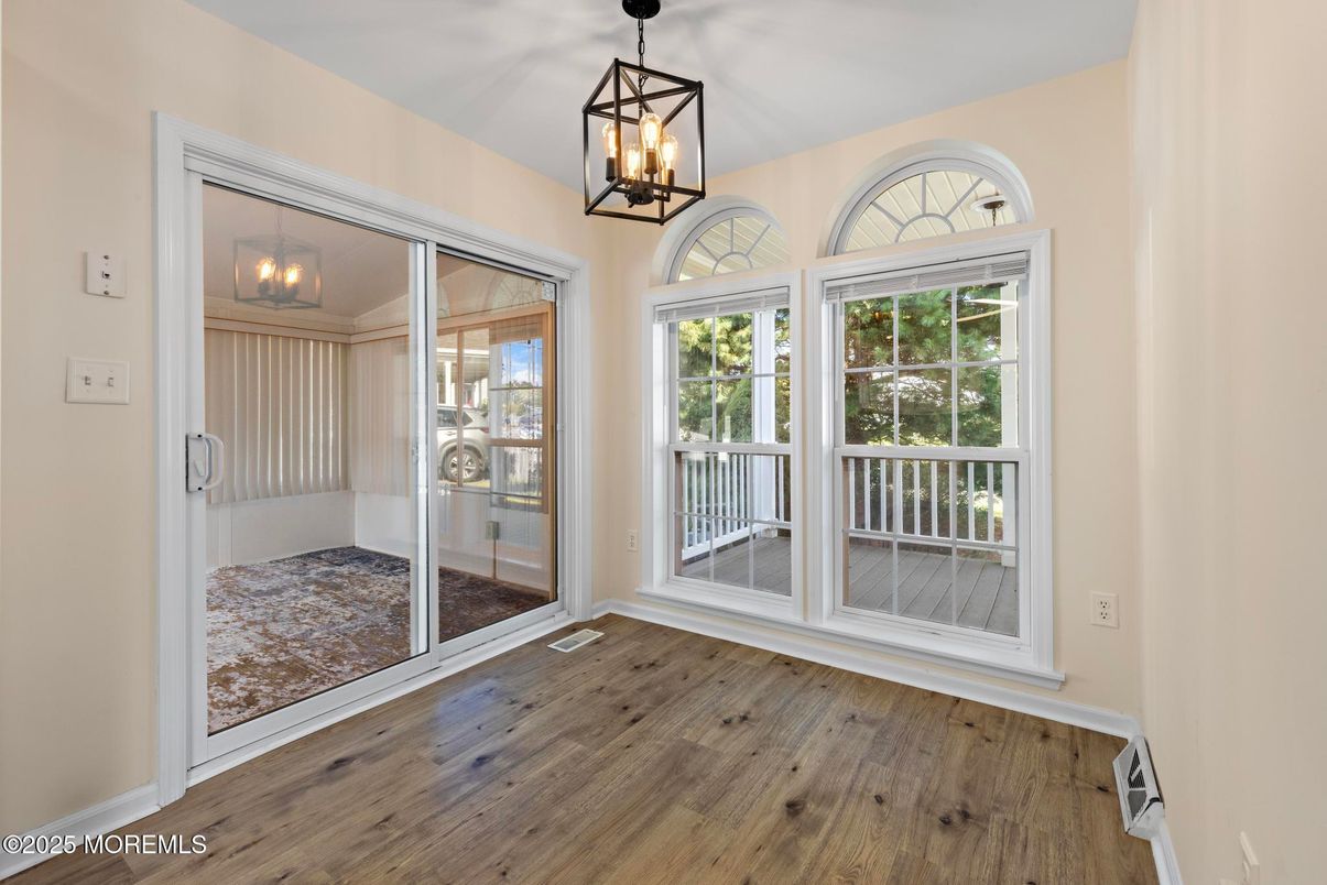 Interior, Pendant Lights, Wood Texture Flooring