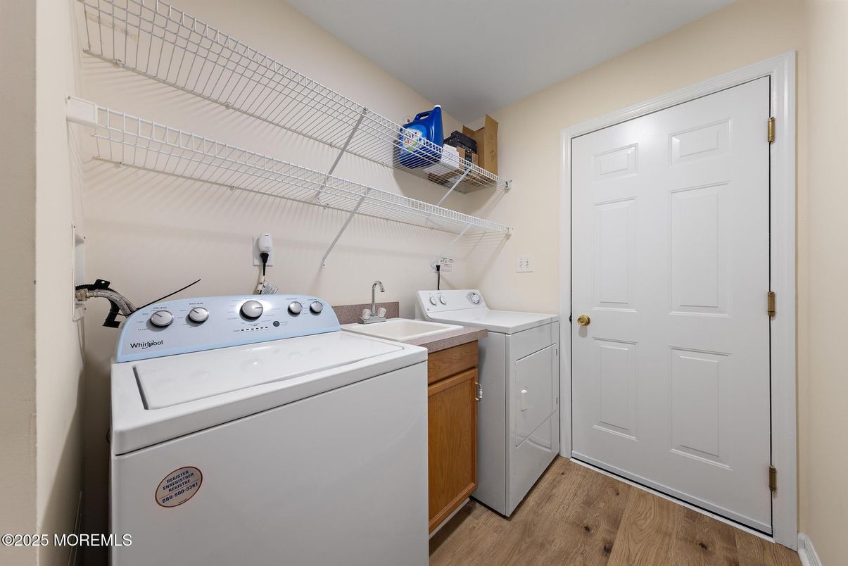 Interior, Utility Closets, Washer, Wood Texture Flooring