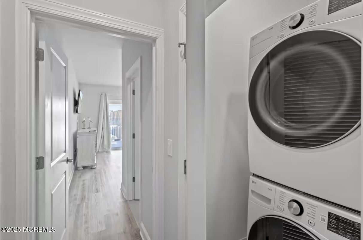 Interior, Utility Closets, Washer, Wood Texture Flooring