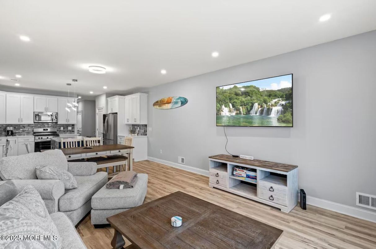 Interior, Kitchen, Living room, Pendant Lights, Recessed Lighting, Stainless Steel Appliances, Wood Texture Flooring