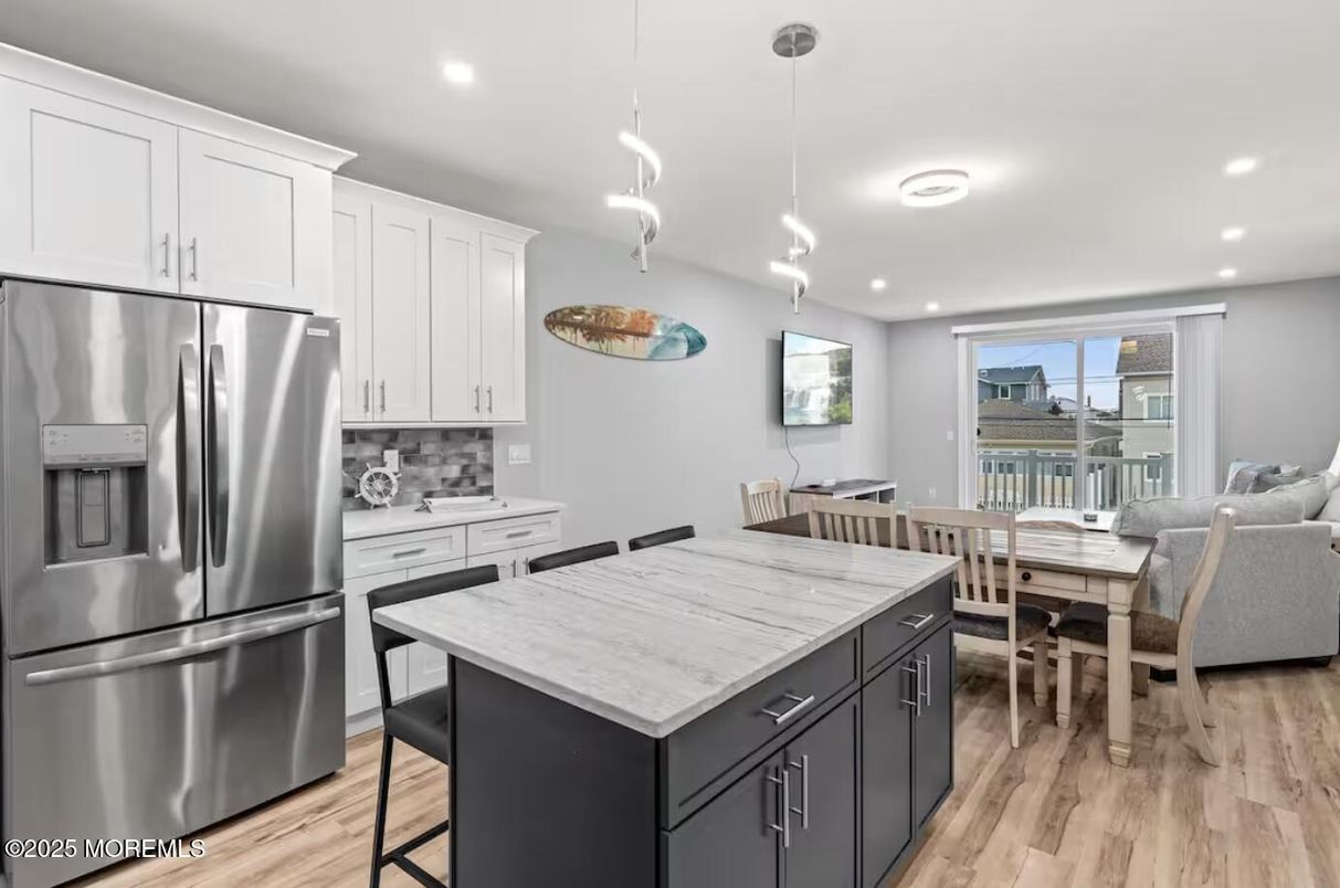 Dining room, Interior, Kitchen, Living room, Pendant Lights, Recessed Lighting, Stainless Steel Appliances, Wood Texture Flooring