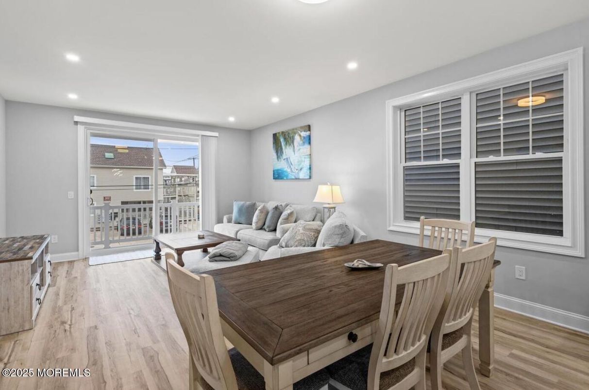 Dining room, Interior, Living room, Recessed Lighting, Wood Texture Flooring