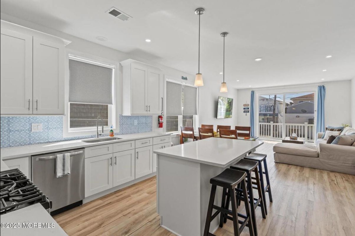 Dining room, Interior, Kitchen, Living room, Pendant Lights, Recessed Lighting, Stainless Steel Appliances, Wood Texture Flooring