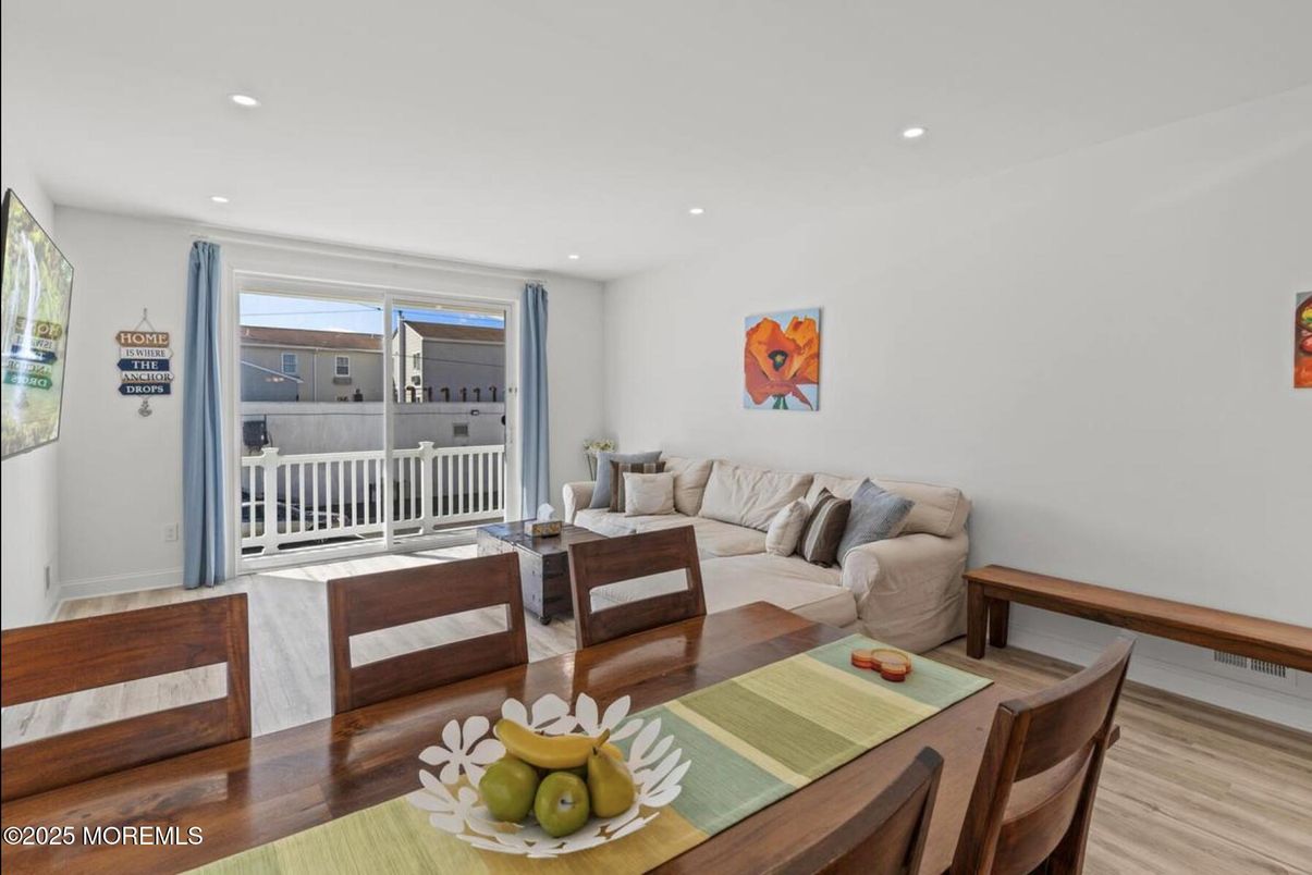 Dining room, Interior, Living room, Recessed Lighting, Wood Texture Flooring