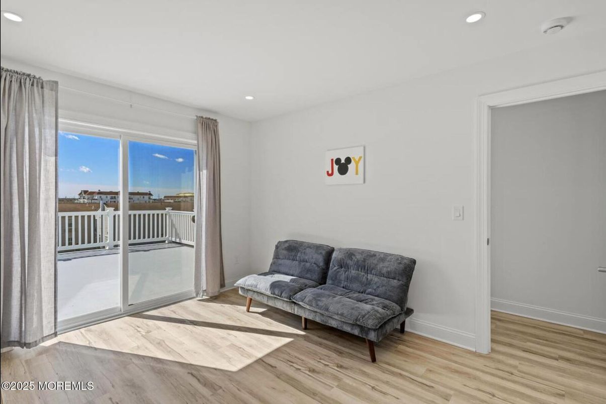 Interior, Recessed Lighting, Water, Wood Texture Flooring