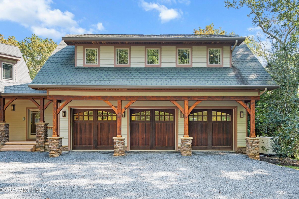 Attached, Exterior, Facade, American Foursquare