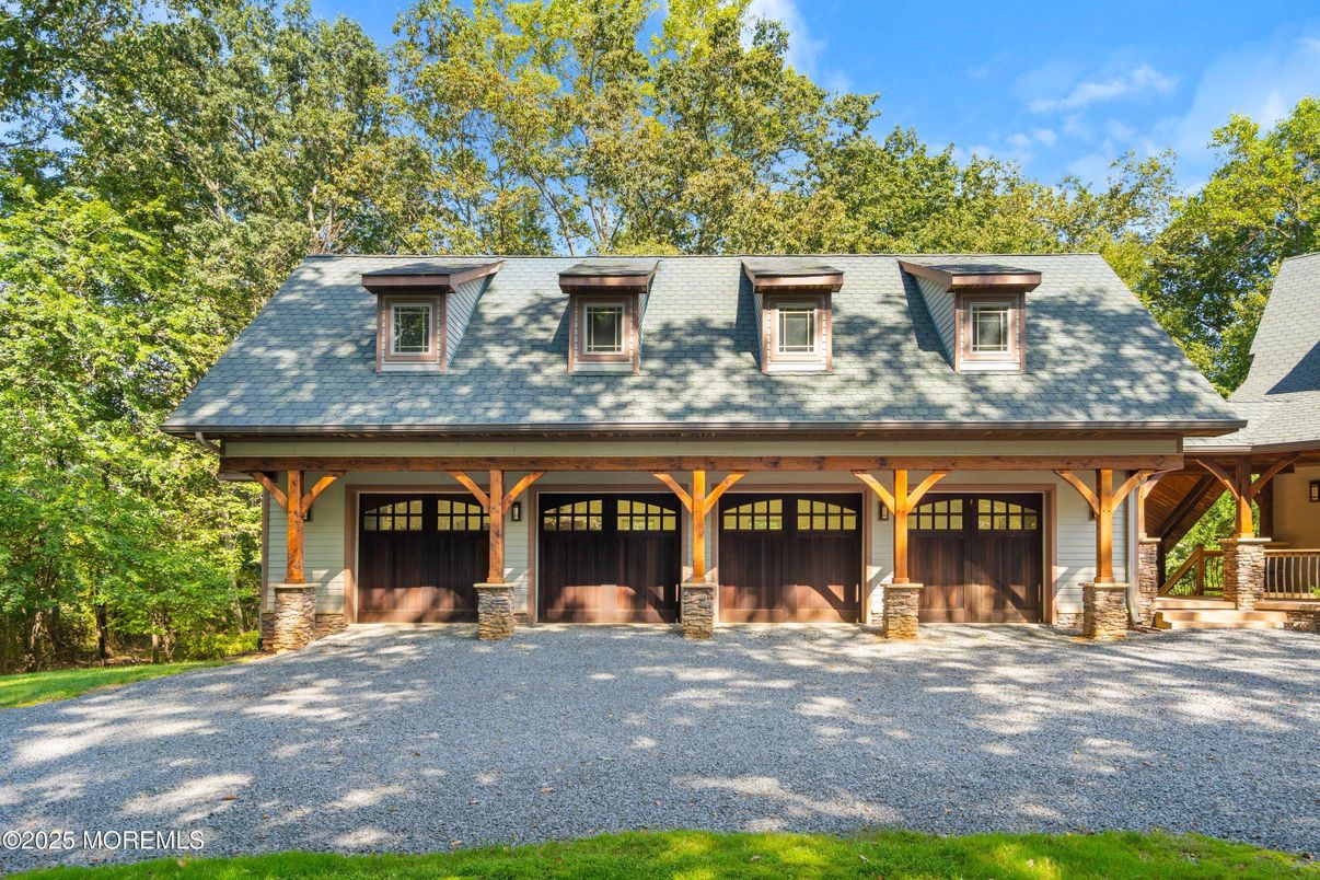 Attached, Exterior, Facade, Cape Cod