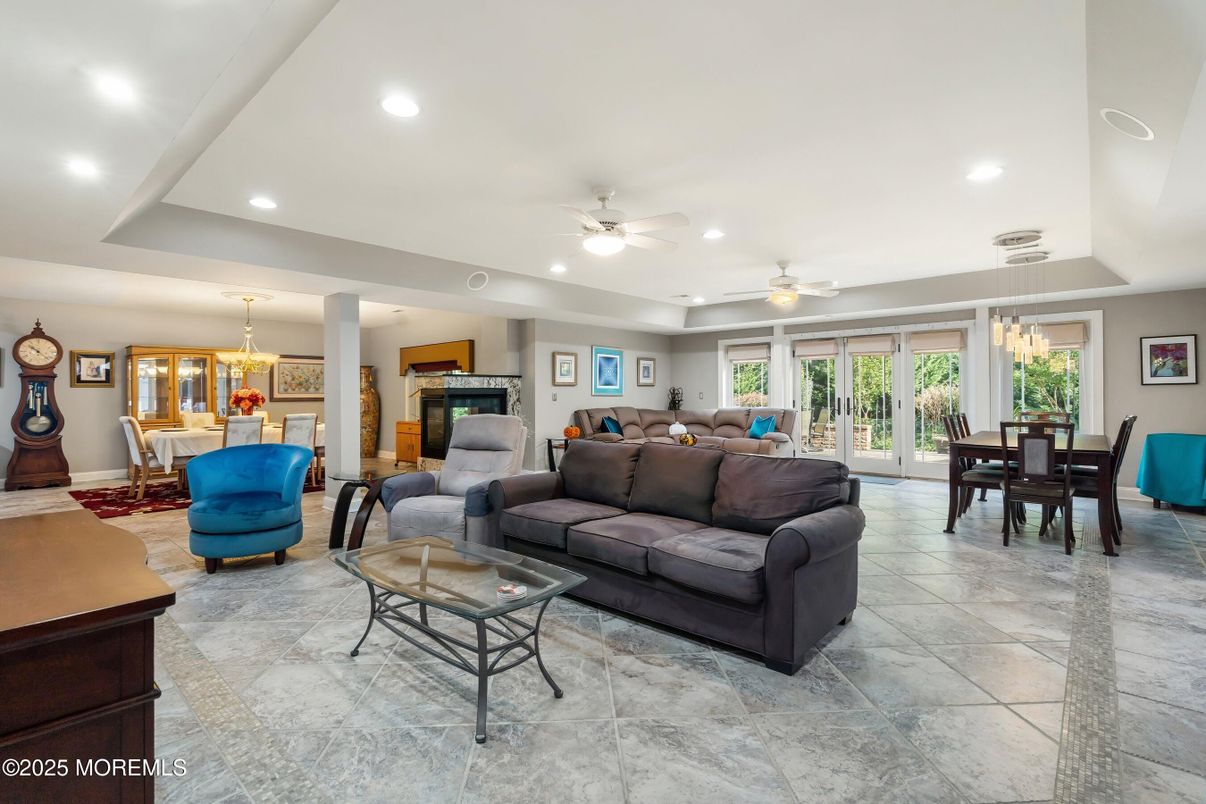 Chandelier, Dining room, Interior, Living room, Pendant Lights, Recessed Lighting