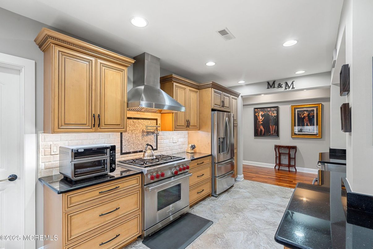 Dining room, Interior, Kitchen, Recessed Lighting, Stainless Steel Appliances, Wood Texture Flooring