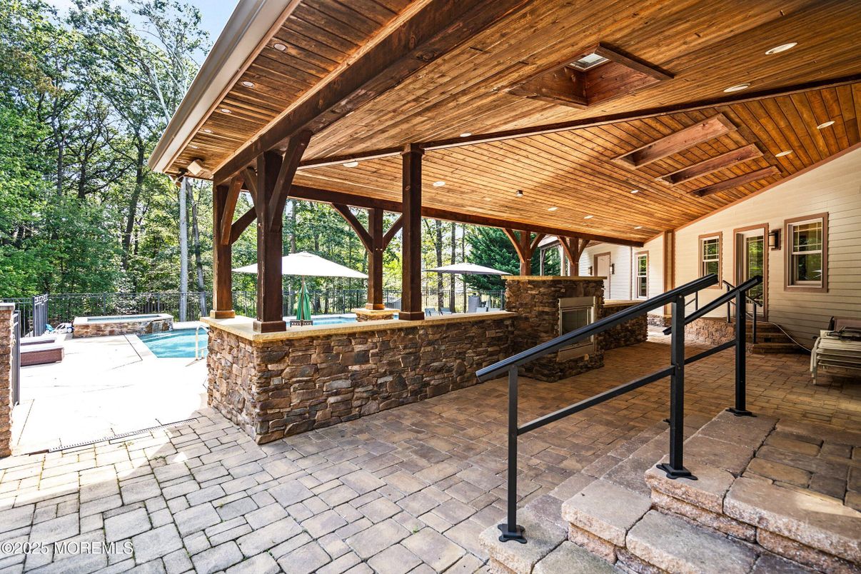 Exterior, Outdoor Kitchen, Pool