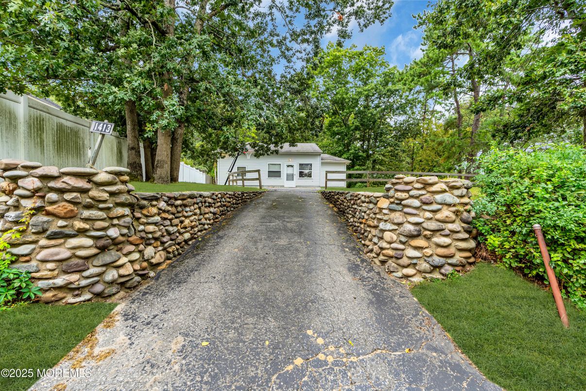 Detached Garage, Exterior
