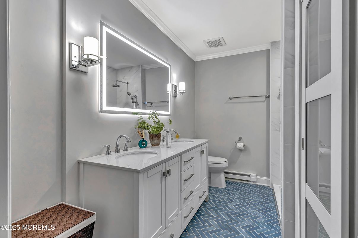 Bathroom, Dual Sink Vanities, Interior