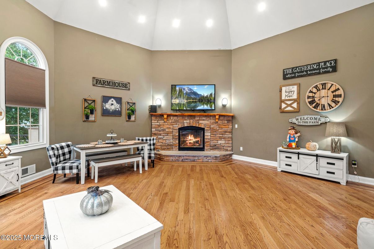 Dining room, Fireplace, Interior, Recessed Lighting, Wood Texture Flooring