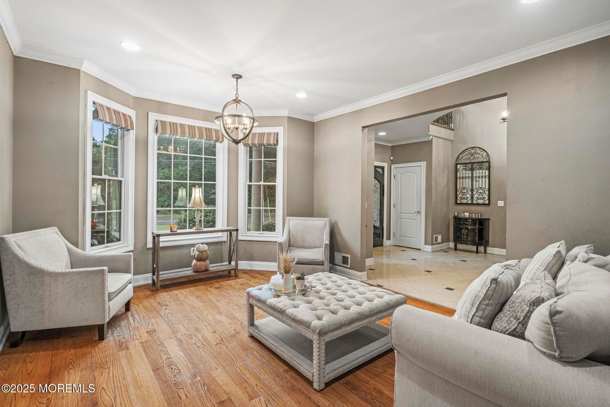 Interior, Living room, Pendant Lights, Recessed Lighting, Wood Texture Flooring