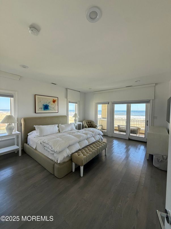 Bedroom, Interior, Water, Wood Texture Flooring