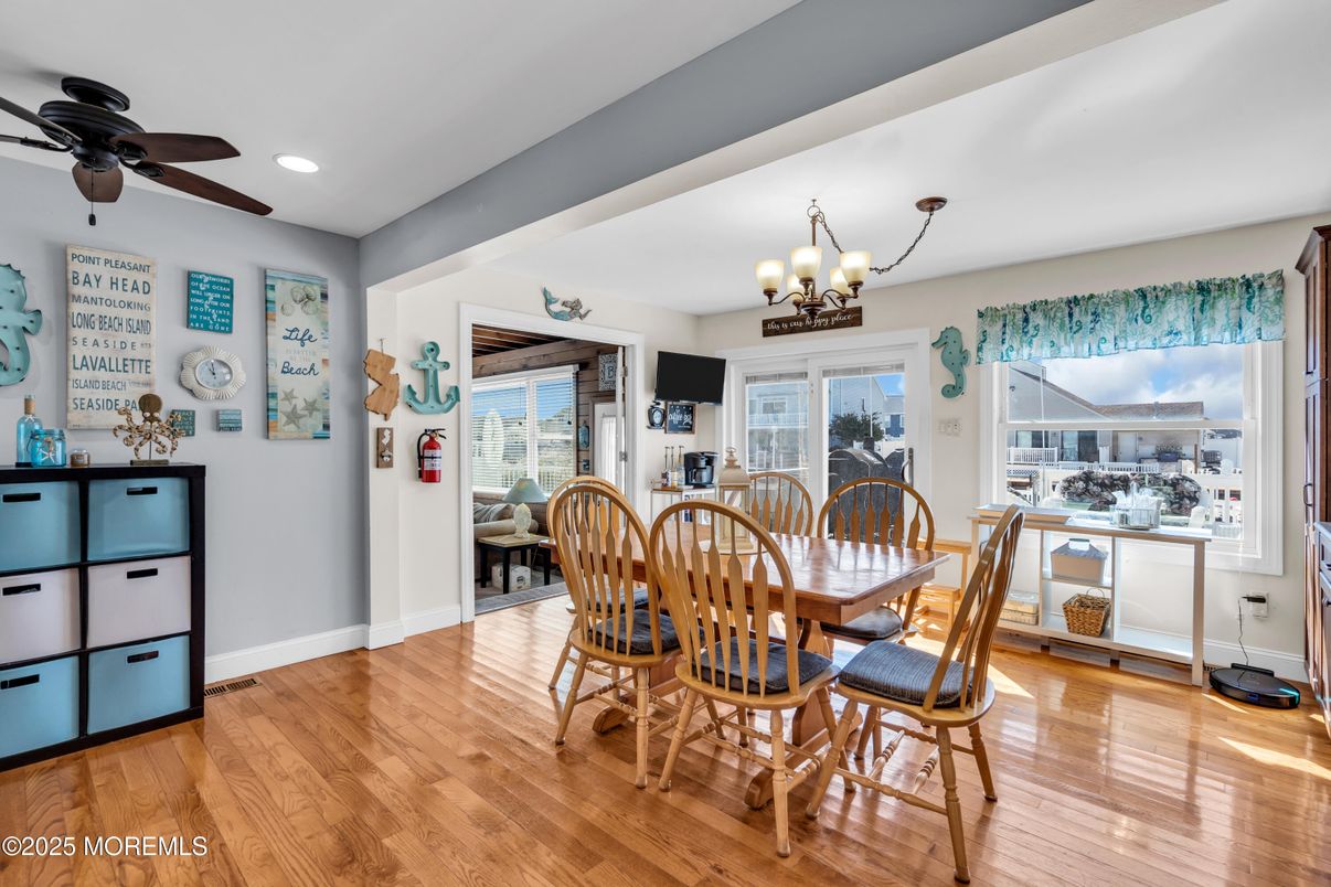 Chandelier, Dining room, Interior, Recessed Lighting, Wood Texture Flooring