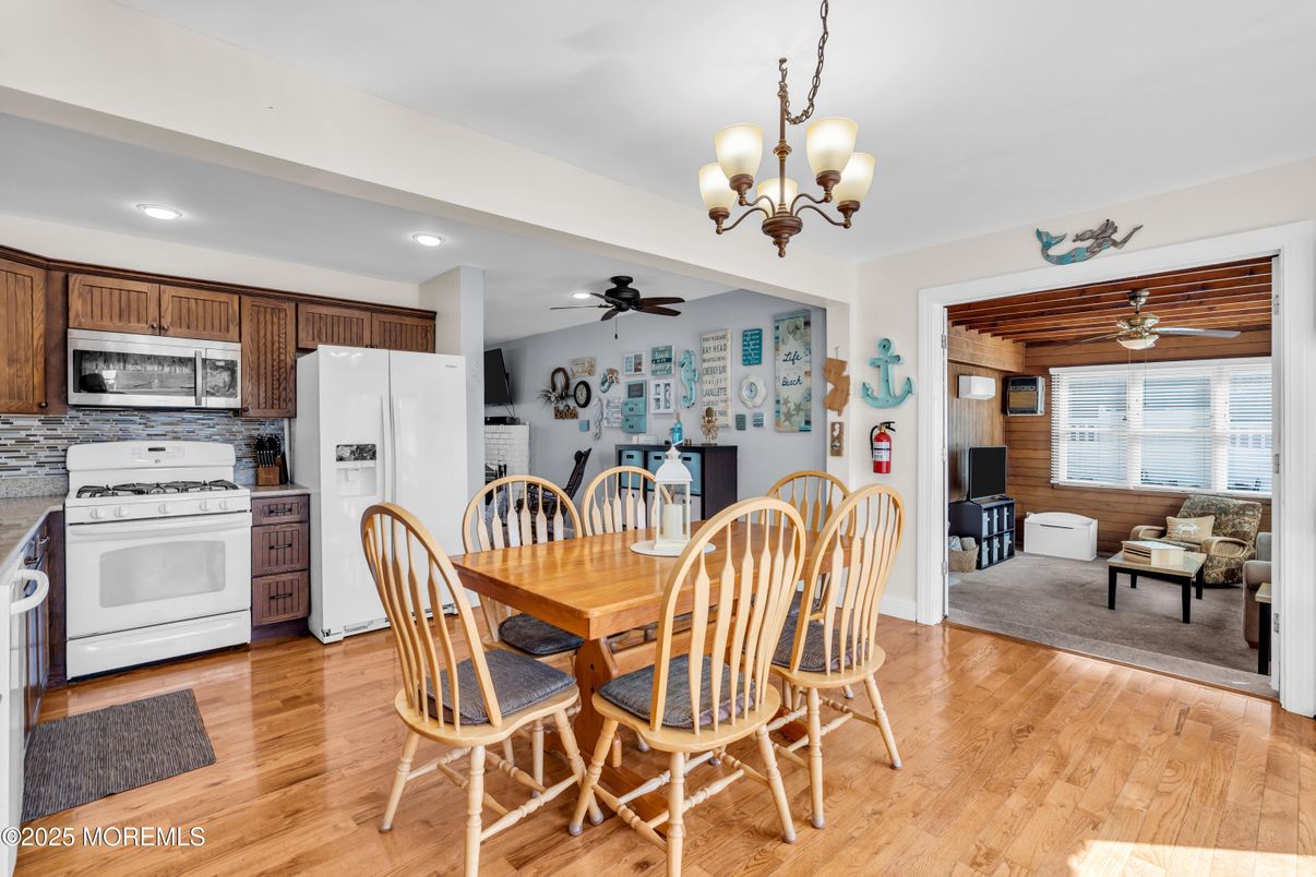 Chandelier, Dining room, Interior, Kitchen, Recessed Lighting, Wood Texture Flooring