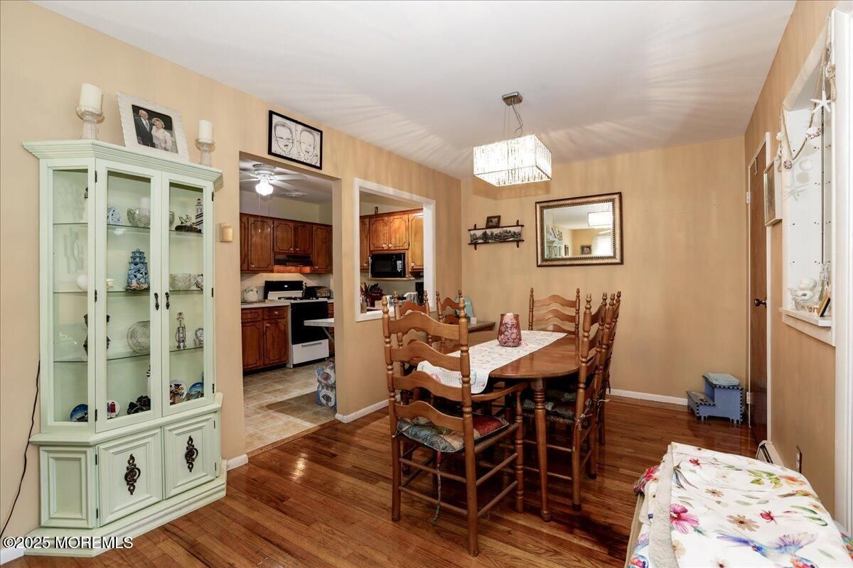 Dining room, Interior, Kitchen, Pendant Lights, Wood Texture Flooring