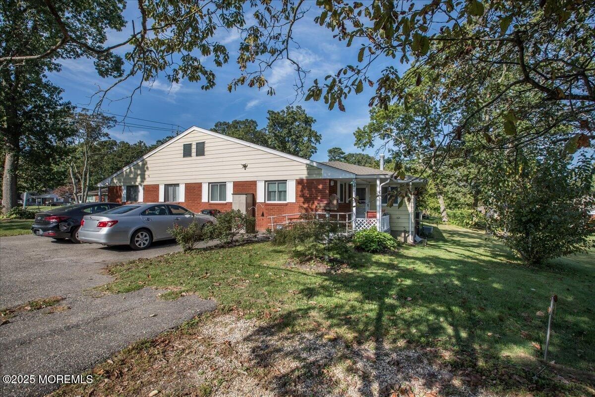 Backyard, Exterior, Facade, Brick Facade, Ranch