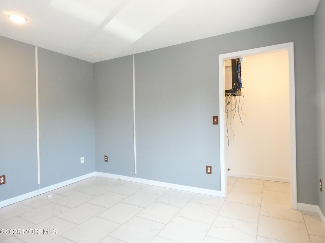 Empty room, Interior, Marble, Recessed Lighting